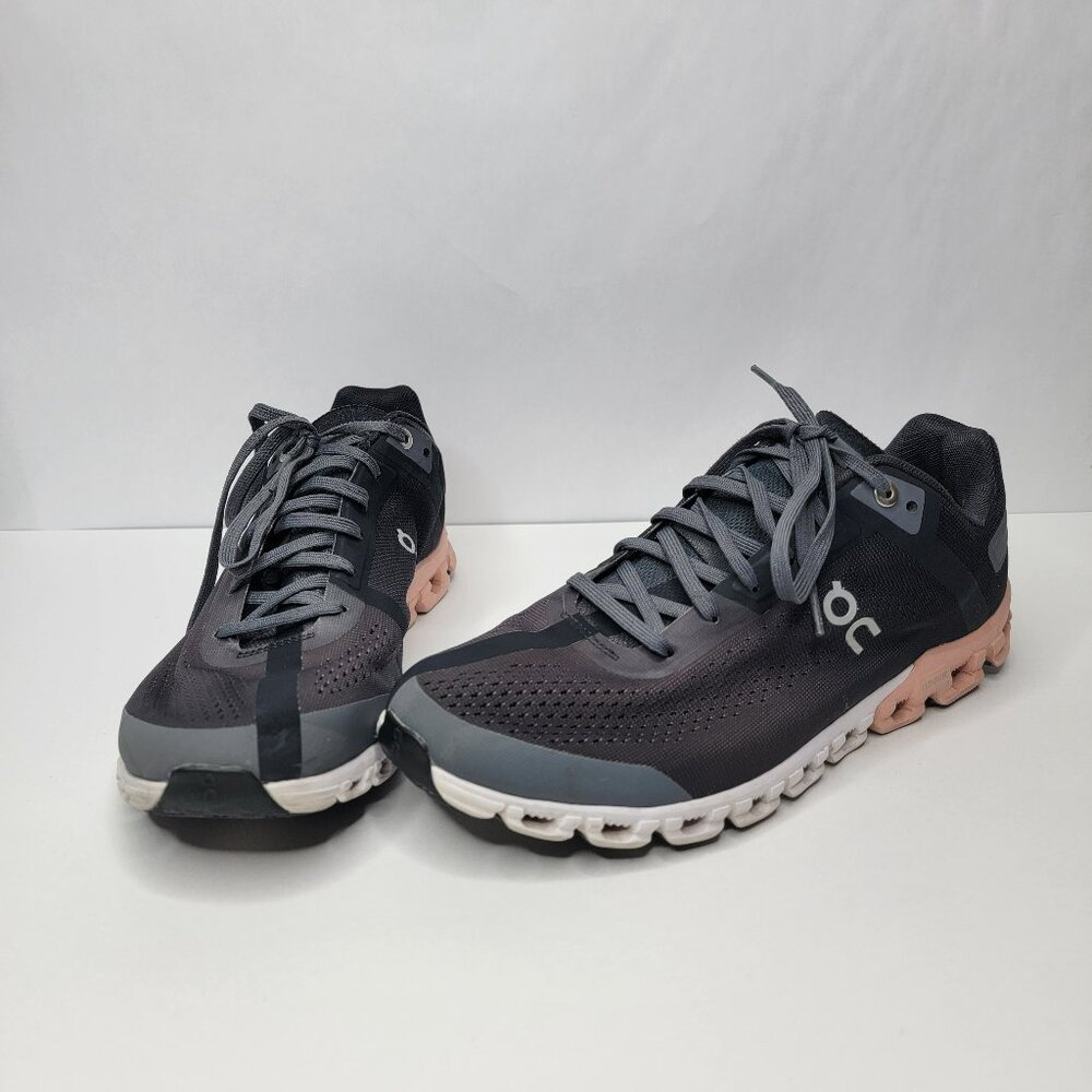 On Cloud Swiss Engineering Cloudflow Women's Gray & Black Running Shoes